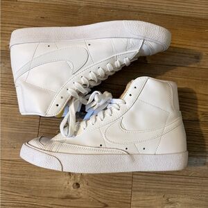 Nike Blazer Mid 77 Sneakers